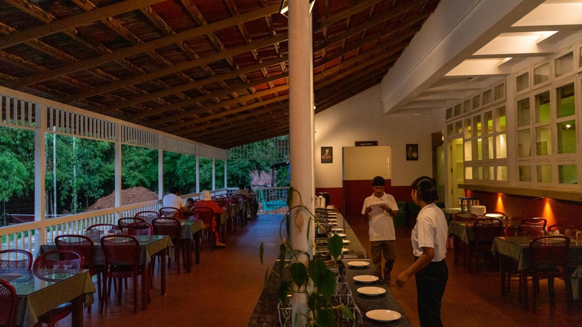 Vythiri Holiday Resort, Wayanad Bagian luar foto